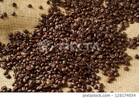 烤的咖啡豆 128174054