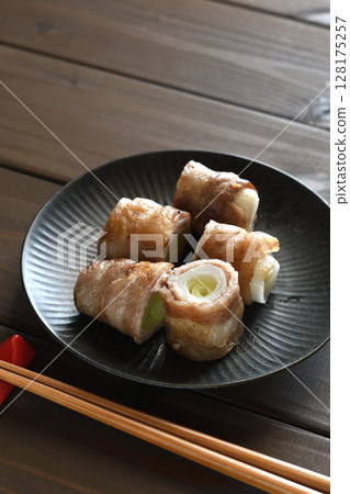 白洋蔥裹肉 白洋蔥裹肉 128175257