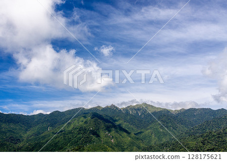 Summer sky and clouds Taiko Rock Yakushima in the Offshore Alps (Summer) Summer sky and clouds Taiko Rock Yakushima in the Offshore Alps (Summer) 128175621