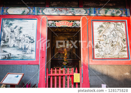 台灣龍山寺月亮老爺 128175828