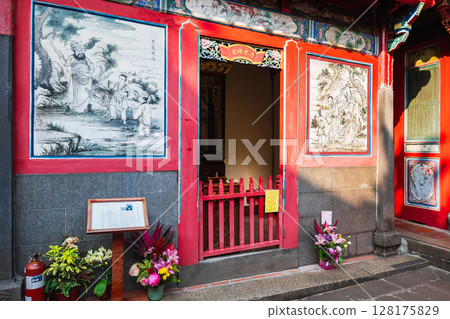 台灣龍山寺月亮老爺 128175829
