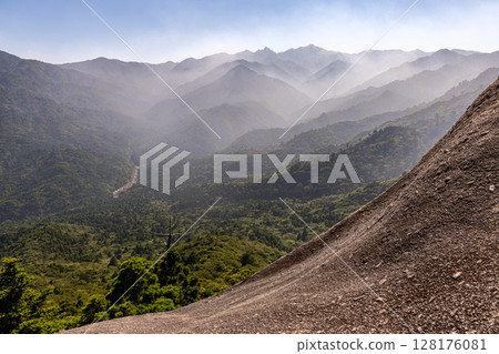 Taiko Rock, where the gods reside, Yakushima, offshore Alps (Summer) Taiko Rock, where the gods reside, Yakushima, offshore Alps (Summer) 128176081