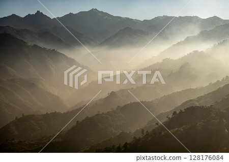 屋久島,海上阿爾卑斯山,從太鼓岩眺望(夏季) 屋久島,海上阿爾卑斯山,從太鼓岩眺望(夏季) 128176084