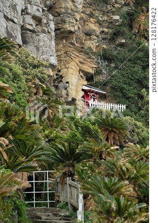 (Kushima City, Miyazaki Prefecture) The main hall of Misaki Shrine on the cliffs of Toi Cape 128176422