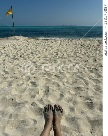 Relaxing in the ocean in Cancun, Mexico Relaxing in the ocean in Cancun, Mexico 128176887
