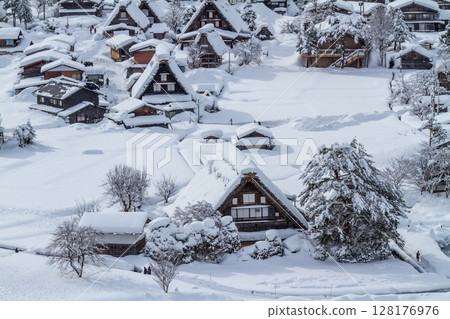 Snow-covered winter World Heritage Site Shirakawa Village (Shirakawa-go) Gifu Prefecture: January 128176976