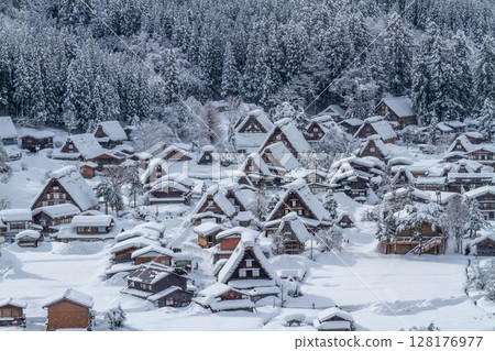 Snow-covered winter World Heritage Site Shirakawa Village (Shirakawa-go) Gifu Prefecture: January 128176977