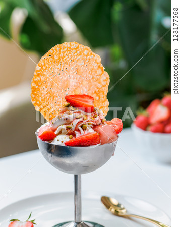 Fraise Melba ice cream. Creamy strawberry ice cream with fresh strawberries decorated with cookies like a Strawberry Sundae 128177568