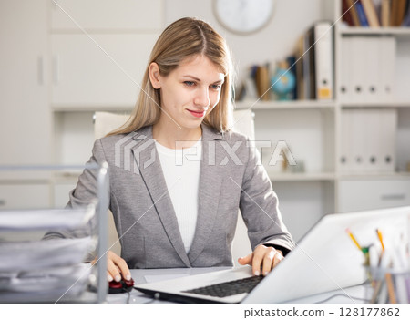 Businesswoman working in office 128177862