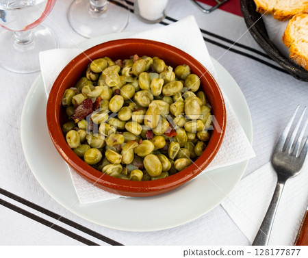 Habas a la catalana, spanish recipe of broad beans 128177877