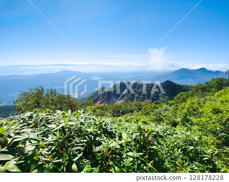 Climbing Mt. Myoko in summer (Tengudo to the chain section: view towards Lake Nojiri) 128178228