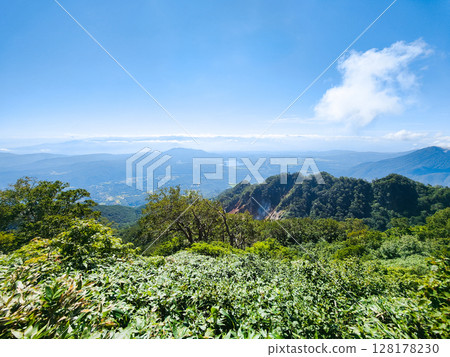 Climbing Mt. Myoko in summer (Tengudo to the chain section: view towards Lake Nojiri) 128178230