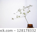 玻璃瓶中的小花 128178332