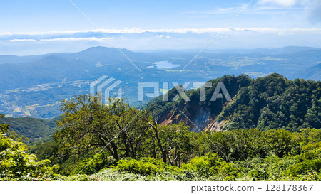 夏季攀登妙高山(天狗洞至連鎖路段:眺望野尻湖) 夏季攀登妙高山(天狗洞至連鎖路段:眺望野尻湖) 128178367