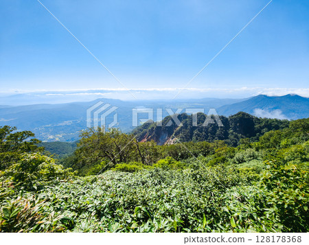 夏季攀登妙高山（天狗洞至連鎖路段：眺望野尻湖） 128178368