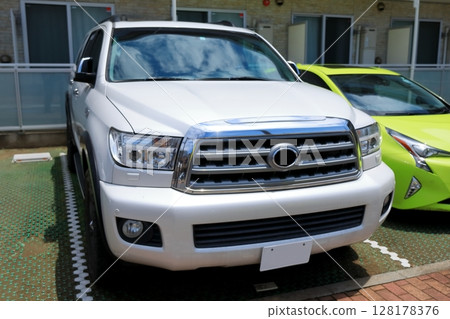 SUV vehicle image 128178376