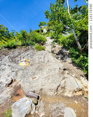 Climbing Mt. Myoko in summer (chain section) 128178390