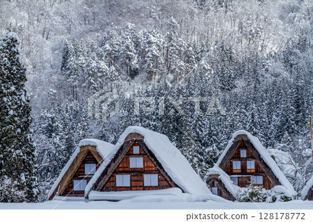 Snow-covered winter World Heritage Site Shirakawa Village (Shirakawa-go) Gifu Prefecture: January Snow-covered winter World Heritage Site Shirakawa Village (Shirakawa-go) Gifu Prefecture: January 128178772