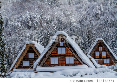 Snow-covered winter World Heritage Site Shirakawa Village (Shirakawa-go) Gifu Prefecture: January Snow-covered winter World Heritage Site Shirakawa Village (Shirakawa-go) Gifu Prefecture: January 128178774