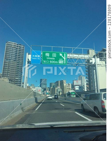 Urban Expressway towards Osaka Station and Umeda Urban Expressway towards Osaka Station and Umeda 128178809