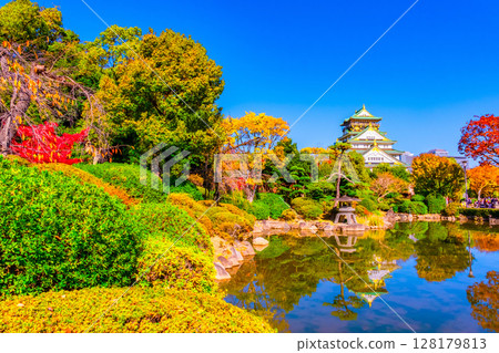 Osaka Castle and Japanese Garden in Autumn 128179813