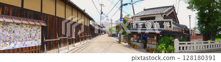 Gojo Shinmachi Street (Nationally designated Important Preservation District for Groups of Traditional Buildings) / Ise Kaido / Yoshino River / Retro castle town 128180391