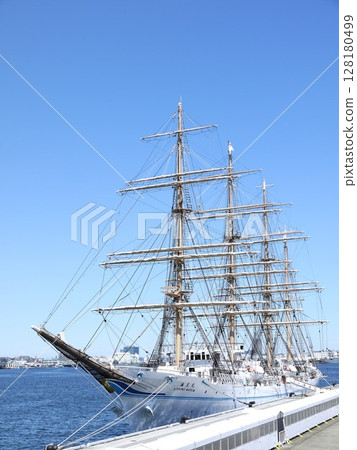海王丸停泊在港口 128180499