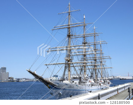 海王丸停泊在港口 海王丸停泊在港口 128180500