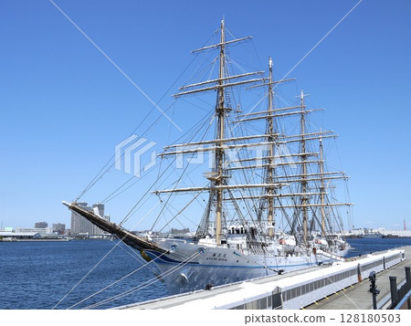 Kaiwo Maru moored at Shinko Pier 128180503