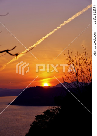 Contrails and sunset from Aino Observatory, Shimabara Peninsula Prefectural Park Contrails and sunset from Aino Observatory, Shimabara Peninsula Prefectural Park 128181837