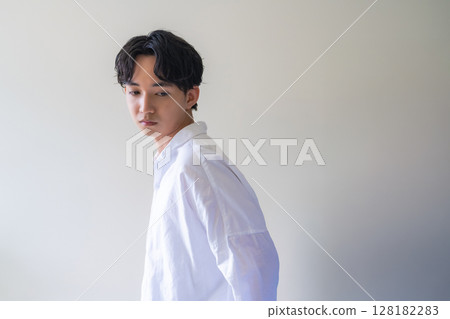 Male portrait　 128182283