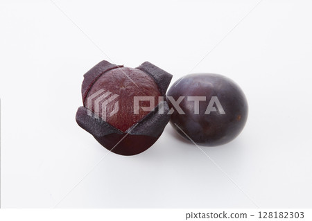 水果_多汁的巨峰葡萄 128182303