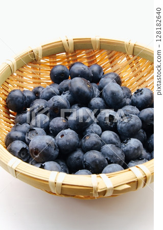 Healthy food: blueberries 128182640