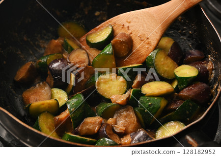 茄子黃瓜味噌炒 茄子黃瓜味噌炒 128182952
