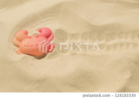 Footprint of a crab beach toy on a beautiful sandy beach. Natural background. Summer concept. Top view 128183330