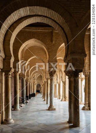 Courtyard of Great Mosque of Kairouan (Mosque of Uqba) 128184064