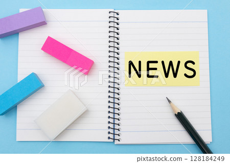 筆記本上寫的「新聞」一詞 128184249