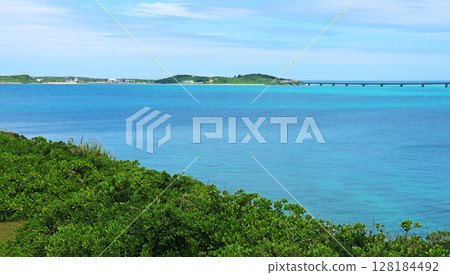 從西邊名崎看到的池間島 從西邊名崎看到的池間島 128184492