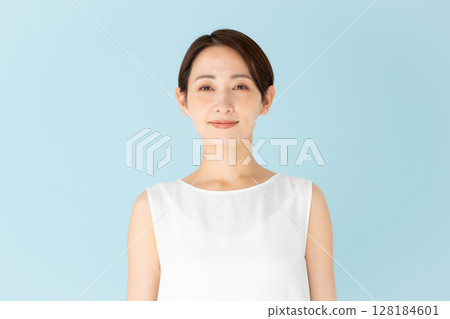 女性休閒肖像 128184601