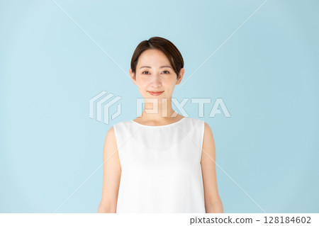 女性休閒肖像 128184602