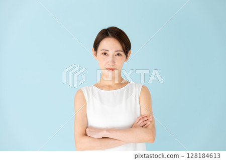 Woman casual portrait arms crossed 128184613