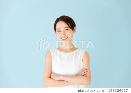 Woman casual portrait arms crossed 128184617