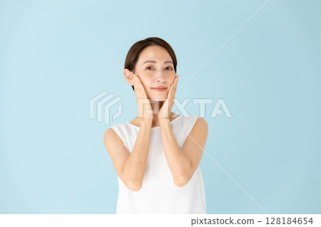 Women Casual Beauty 128184654