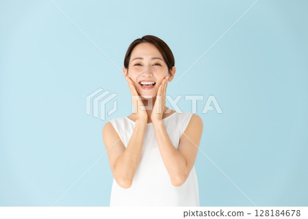 Women Casual Beauty 128184678