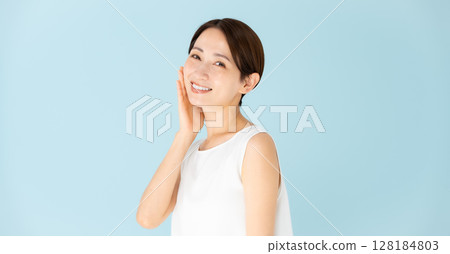 Women Casual Beauty 128184803