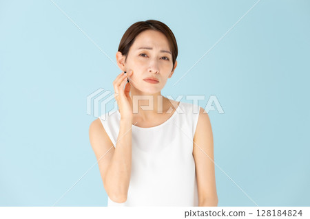 Woman, casual, skin care, worries 128184824