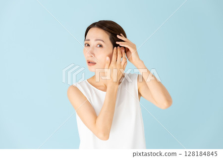 Women, casual, hair care, worries Women, casual, hair care, worries 128184845