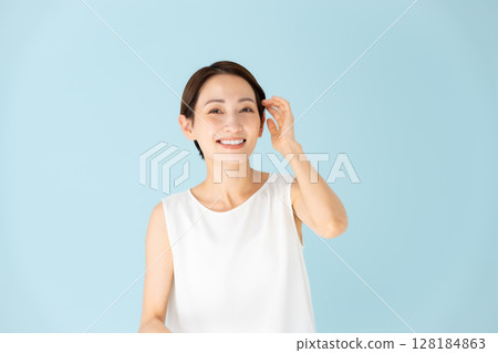 Women's casual hair care 128184863