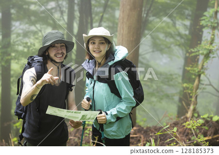 徒步旅行者 128185373