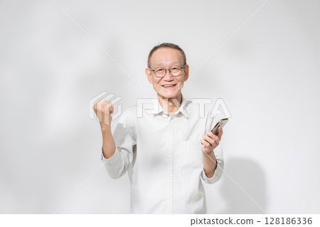 Seniors, Smartphones, Smartphones Seniors, Smartphones, Smartphones 128186336